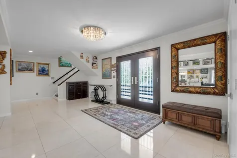 10 Macy Drive Hewlett Bay Park NY 11557
