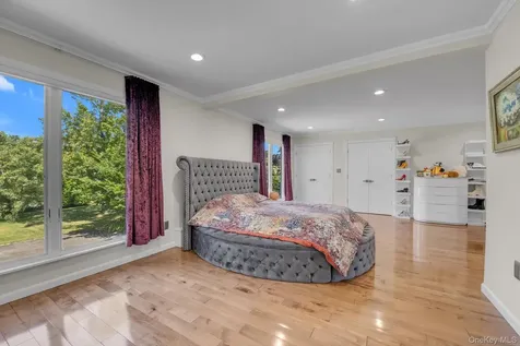 10 Macy Drive Hewlett Bay Park NY 11557