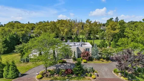 10 Macy Drive Hewlett Bay Park NY 11557