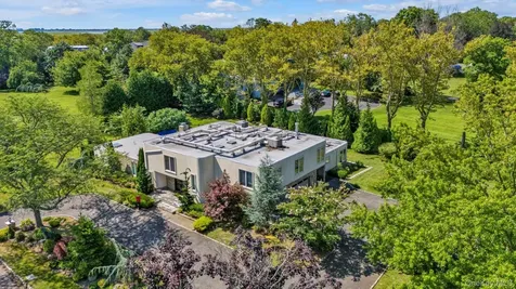 10 Macy Drive Hewlett Bay Park NY 11557
