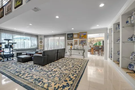 10 Macy Drive Hewlett Bay Park NY 11557