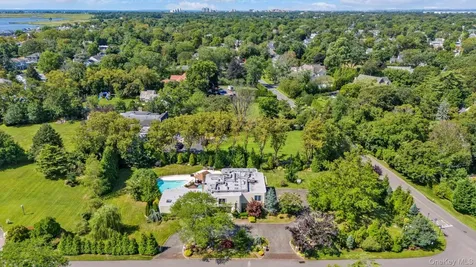 10 Macy Drive Hewlett Bay Park NY 11557