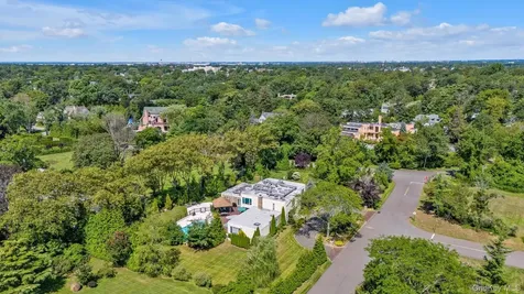 10 Macy Drive Hewlett Bay Park NY 11557