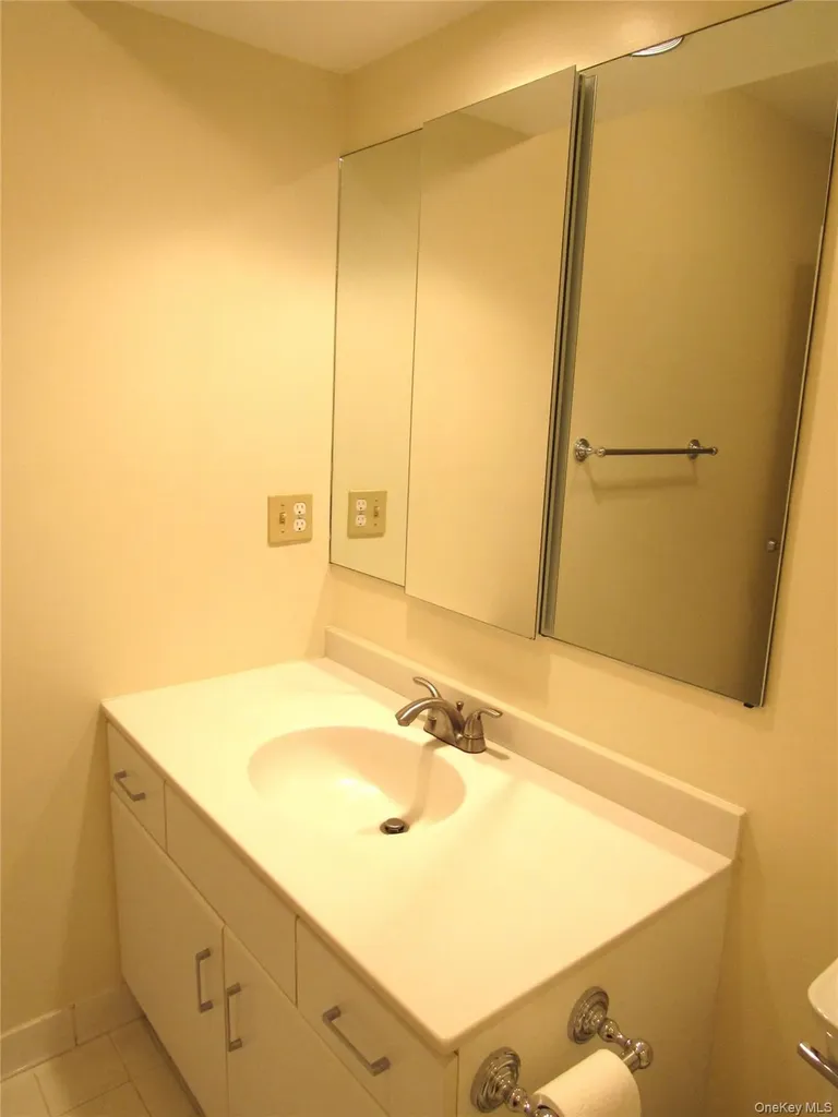 604 Heritage Hills Somers NY 10589