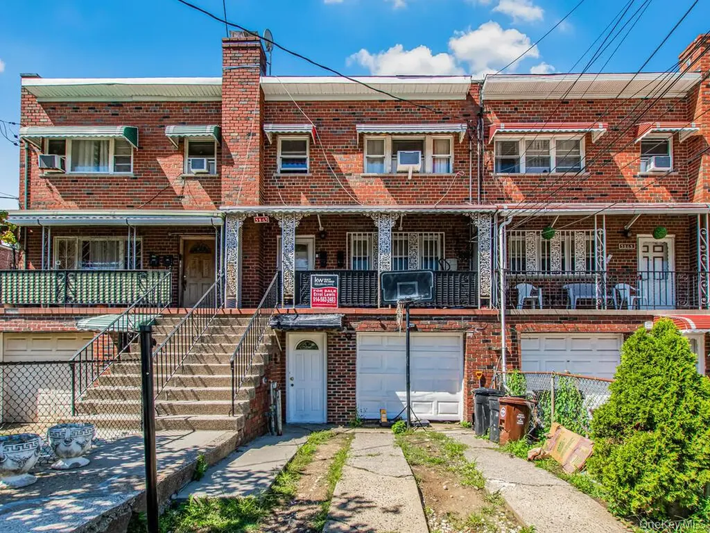 3863 Laconia Avenue Bronx NY 10469
