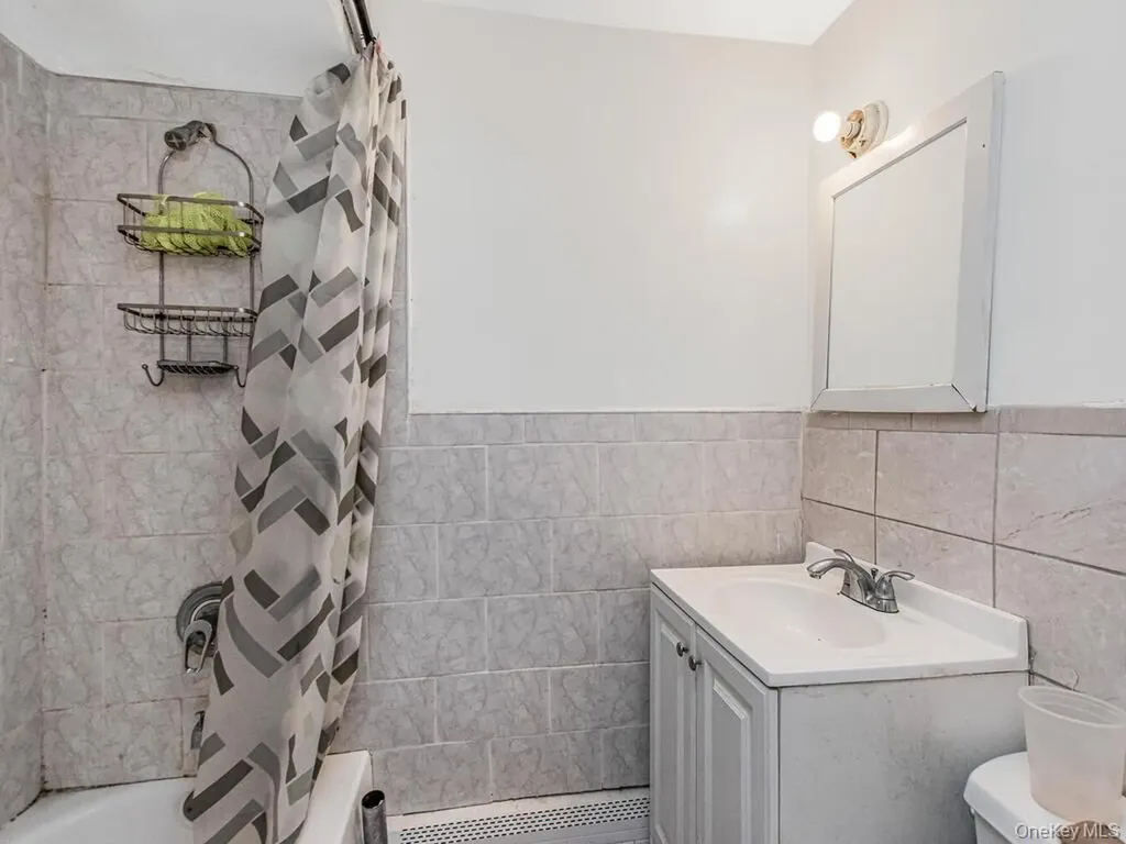 3863 Laconia Avenue Bronx NY 10469