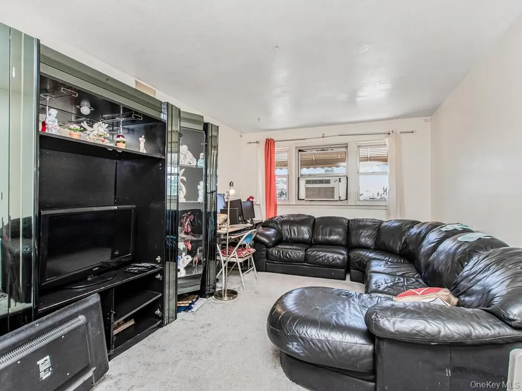 3863 Laconia Avenue Bronx NY 10469