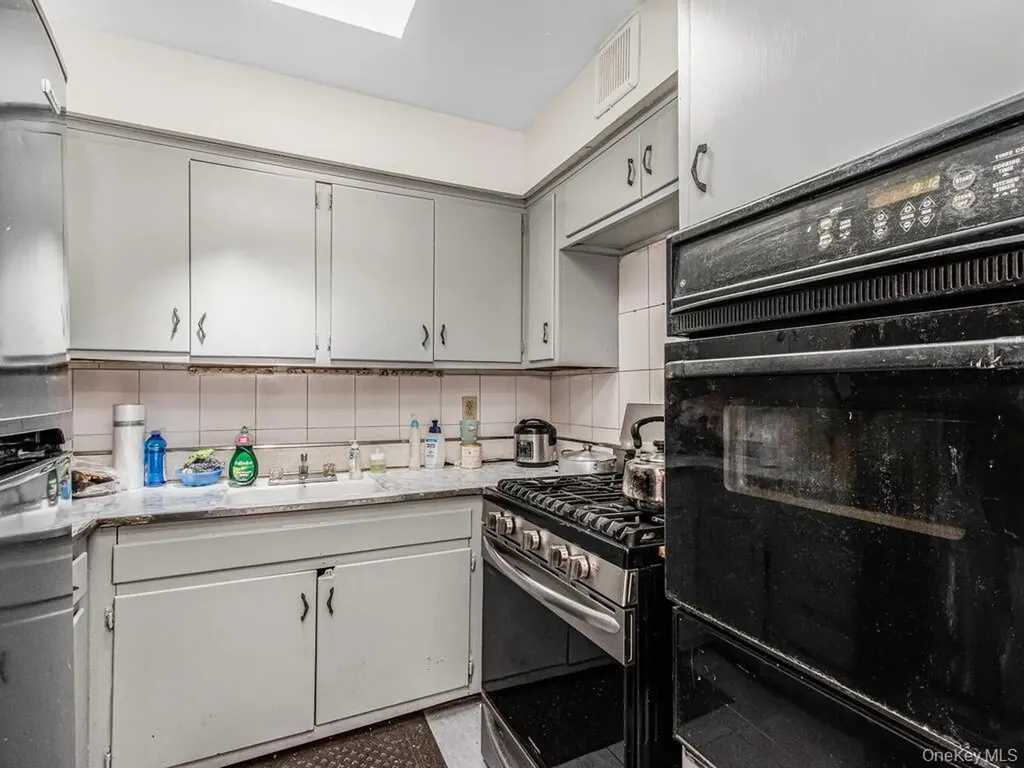 3863 Laconia Avenue Bronx NY 10469