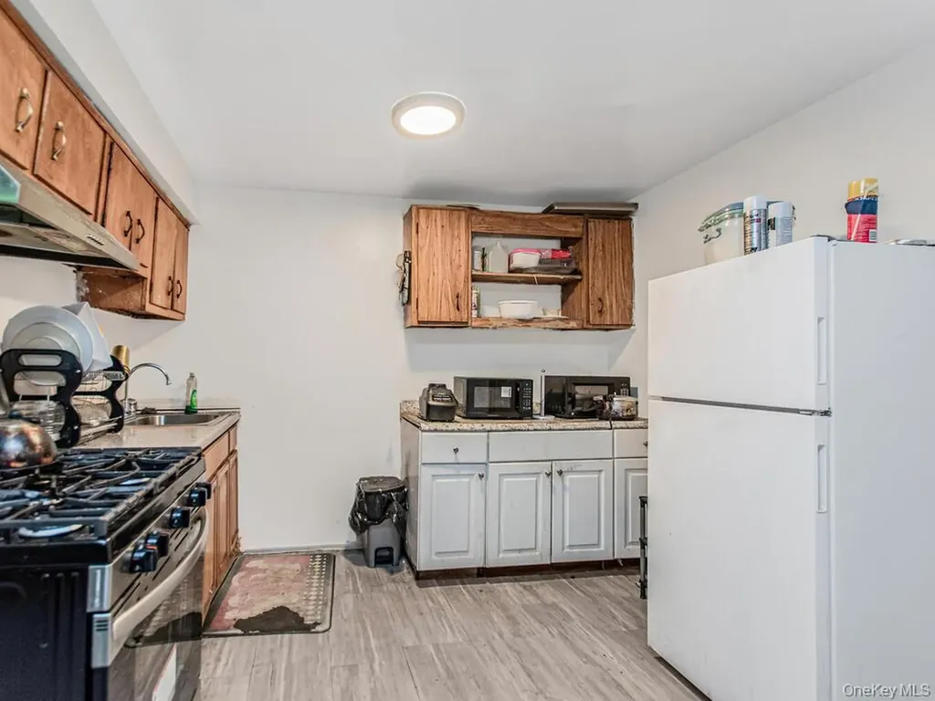3863 Laconia Avenue Bronx NY 10469
