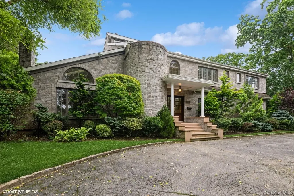 835 Barberry Lane Woodsburgh NY 11598