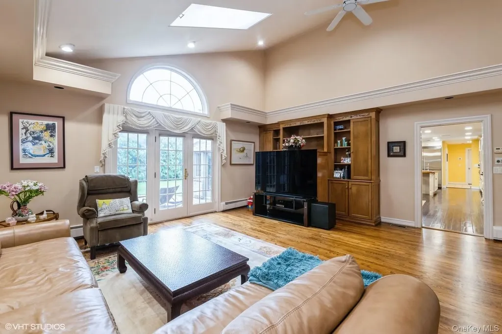 835 Barberry Lane Woodsburgh NY 11598