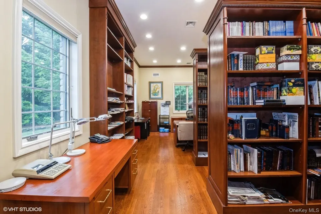 835 Barberry Lane Woodsburgh NY 11598