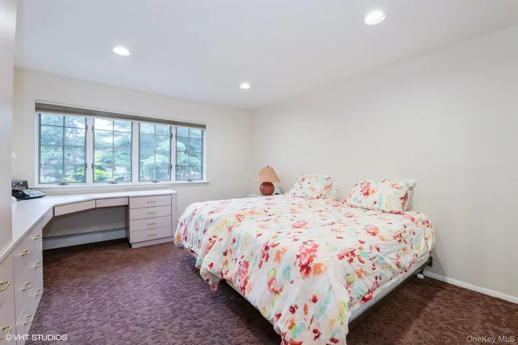 835 Barberry Lane Woodsburgh NY 11598