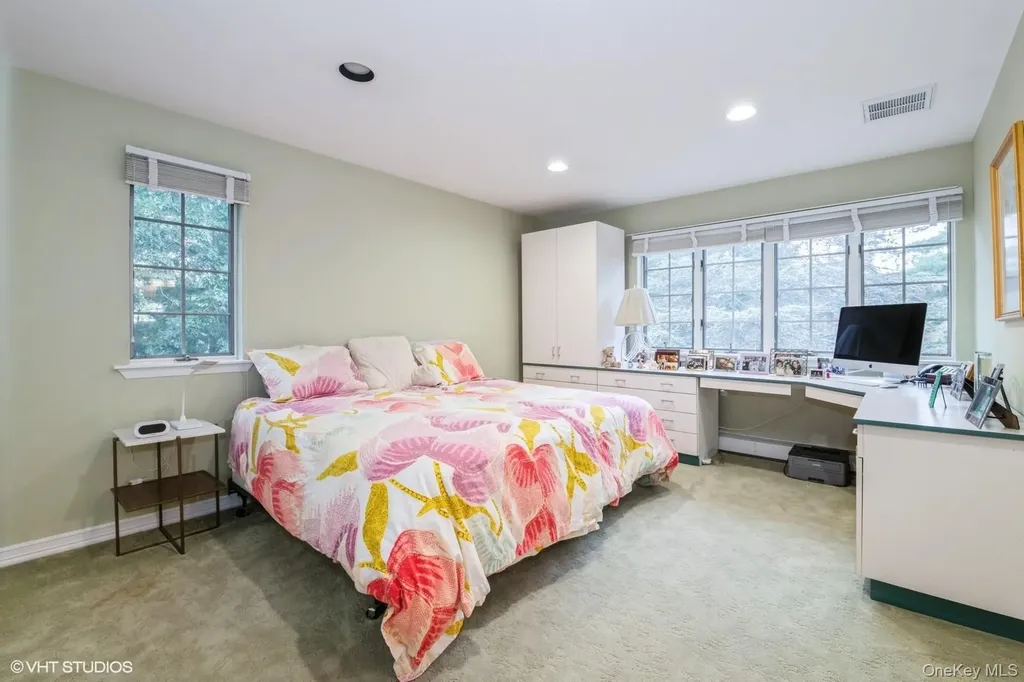 835 Barberry Lane Woodsburgh NY 11598