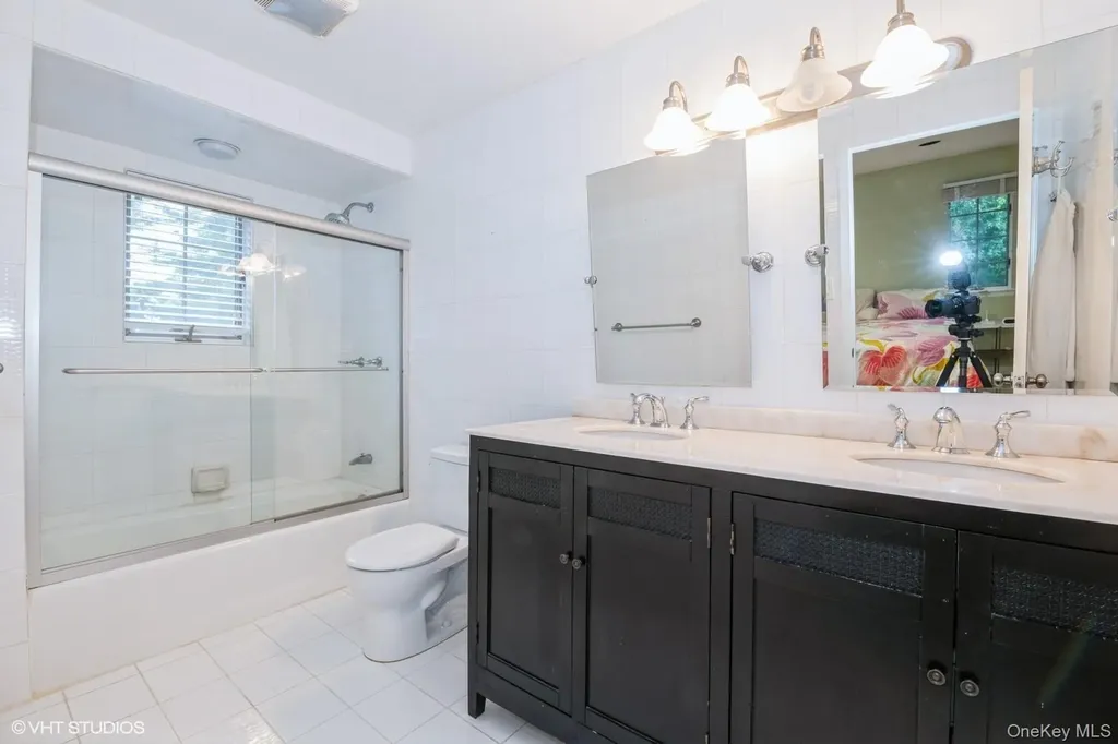 835 Barberry Lane Woodsburgh NY 11598