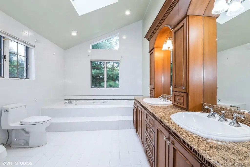 835 Barberry Lane Woodsburgh NY 11598
