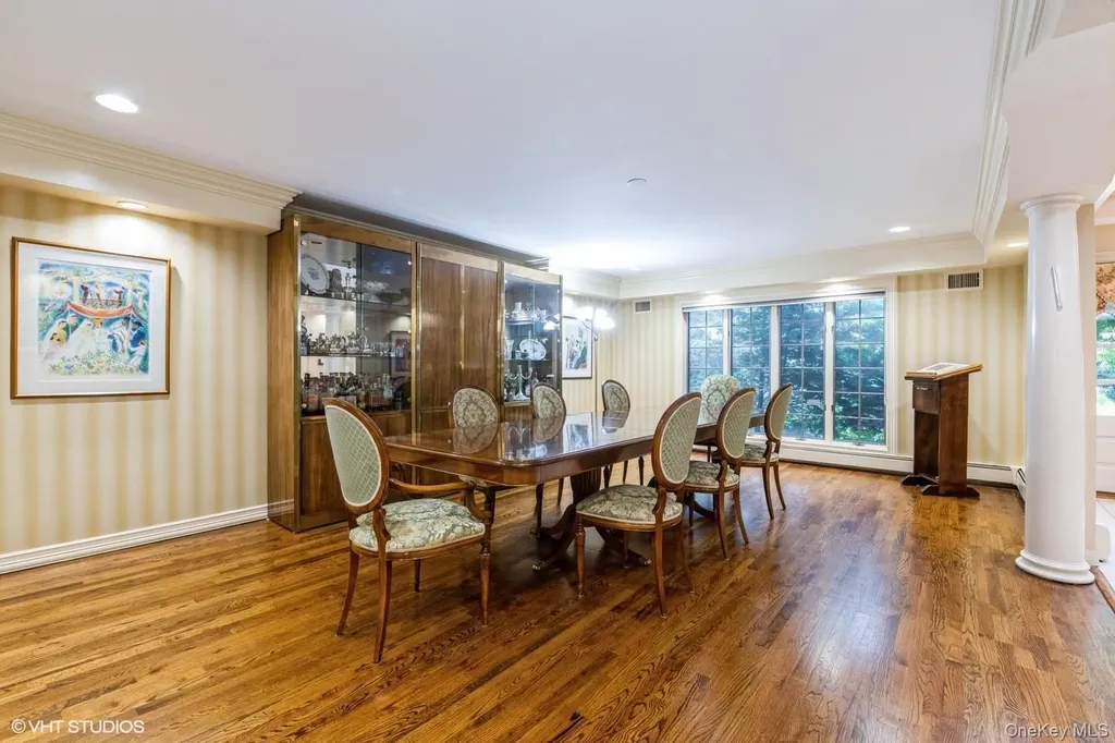 835 Barberry Lane Woodsburgh NY 11598