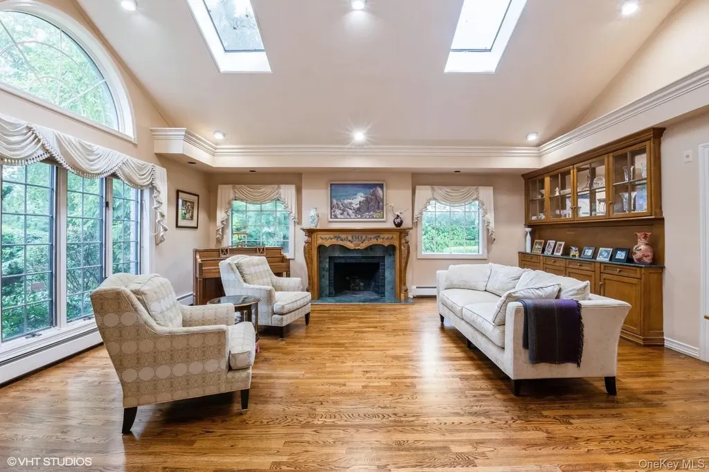 835 Barberry Lane Woodsburgh NY 11598