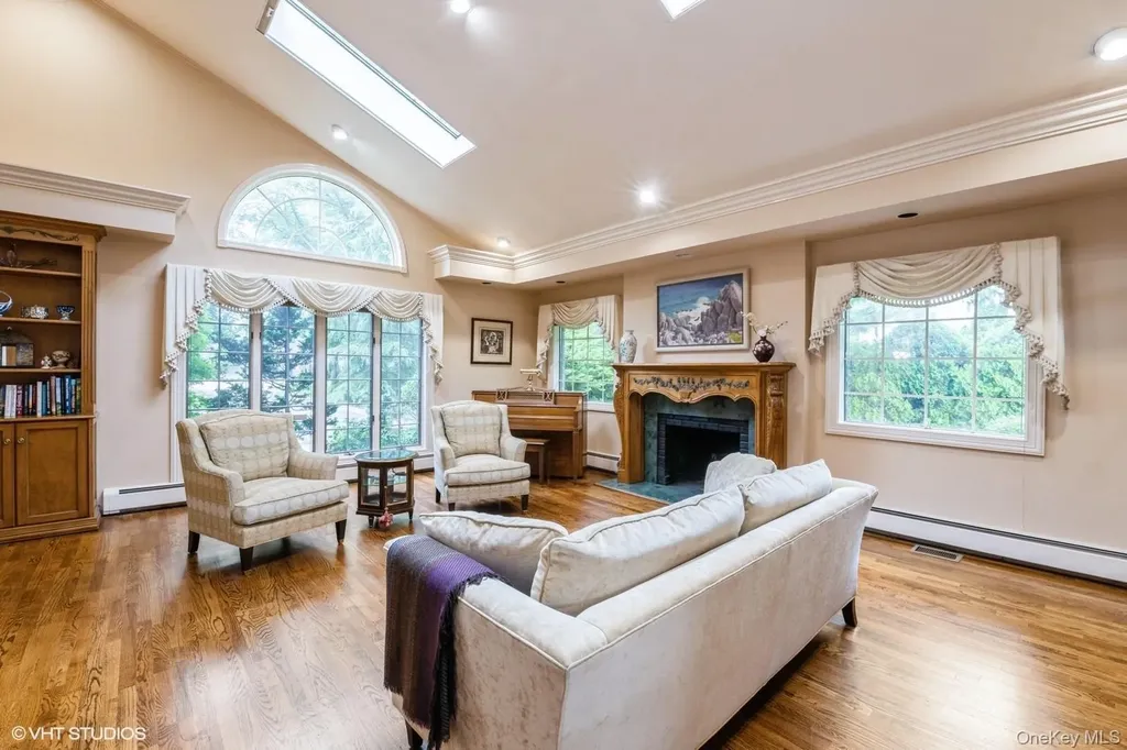 835 Barberry Lane Woodsburgh NY 11598