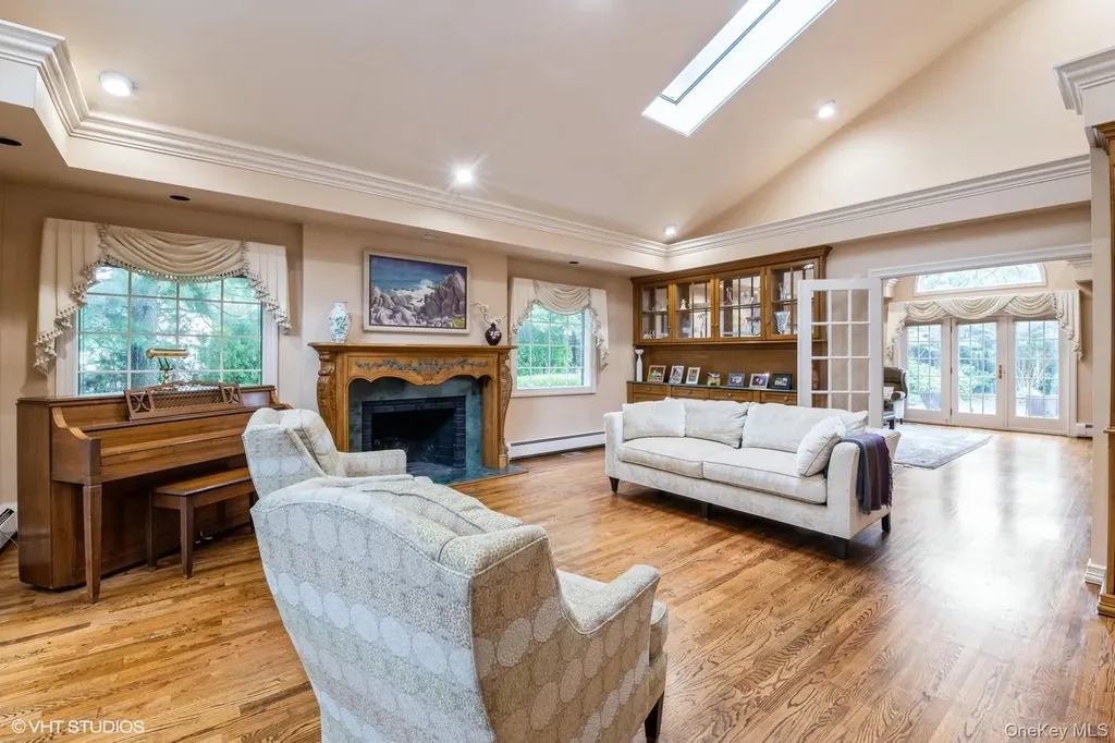 835 Barberry Lane Woodsburgh NY 11598