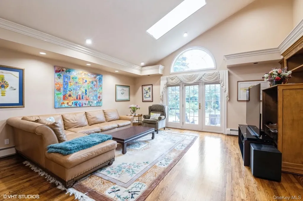 835 Barberry Lane Woodsburgh NY 11598