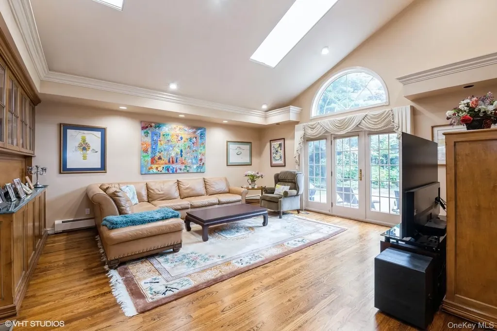 835 Barberry Lane Woodsburgh NY 11598