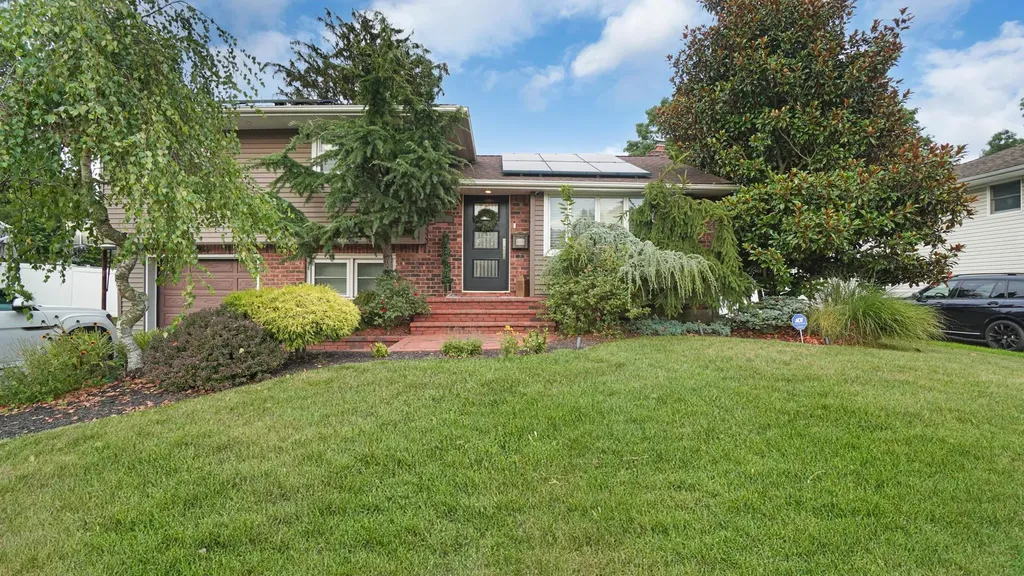 5 Crabapple Lane Commack NY 11725
