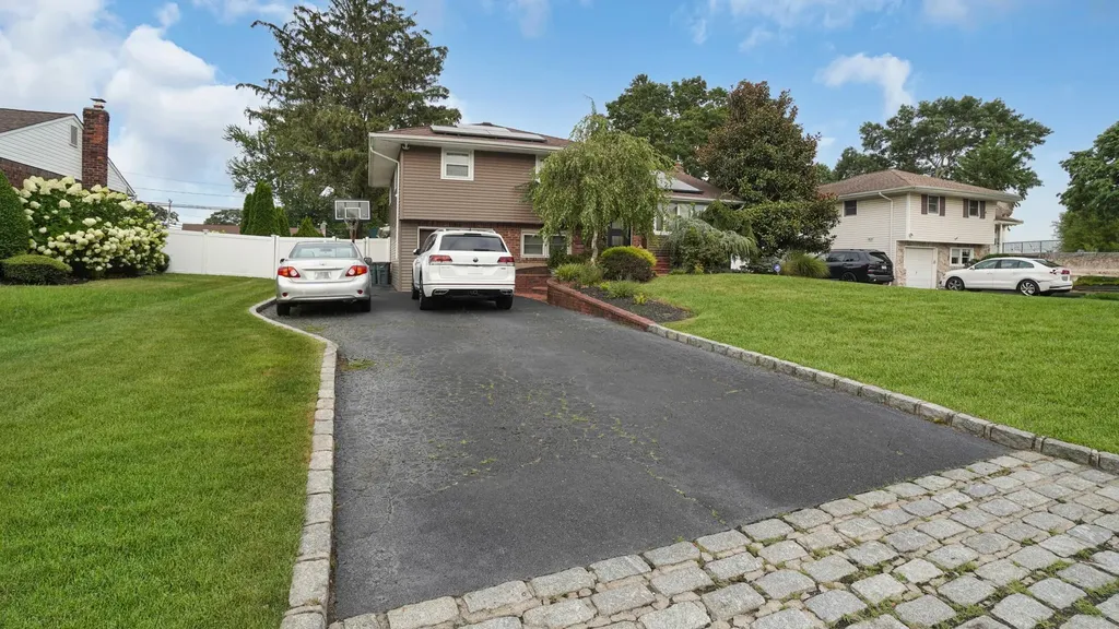 5 Crabapple Lane Commack NY 11725