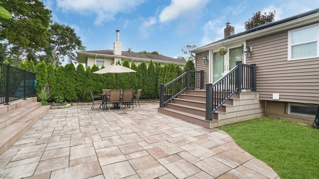 5 Crabapple Lane Commack NY 11725
