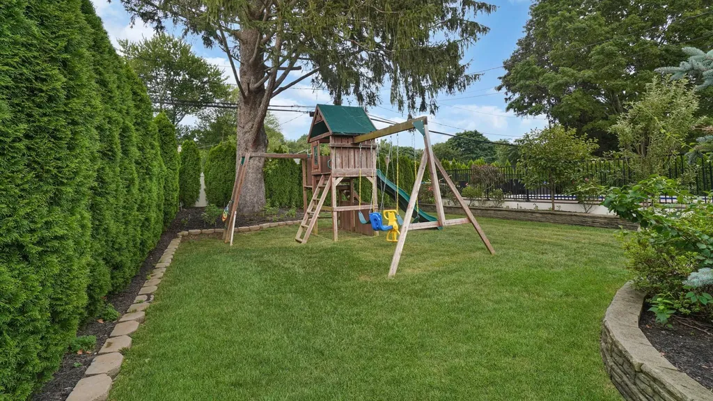 5 Crabapple Lane Commack NY 11725