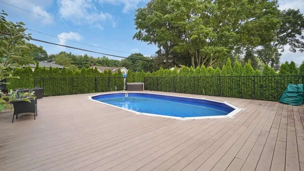 5 Crabapple Lane Commack NY 11725