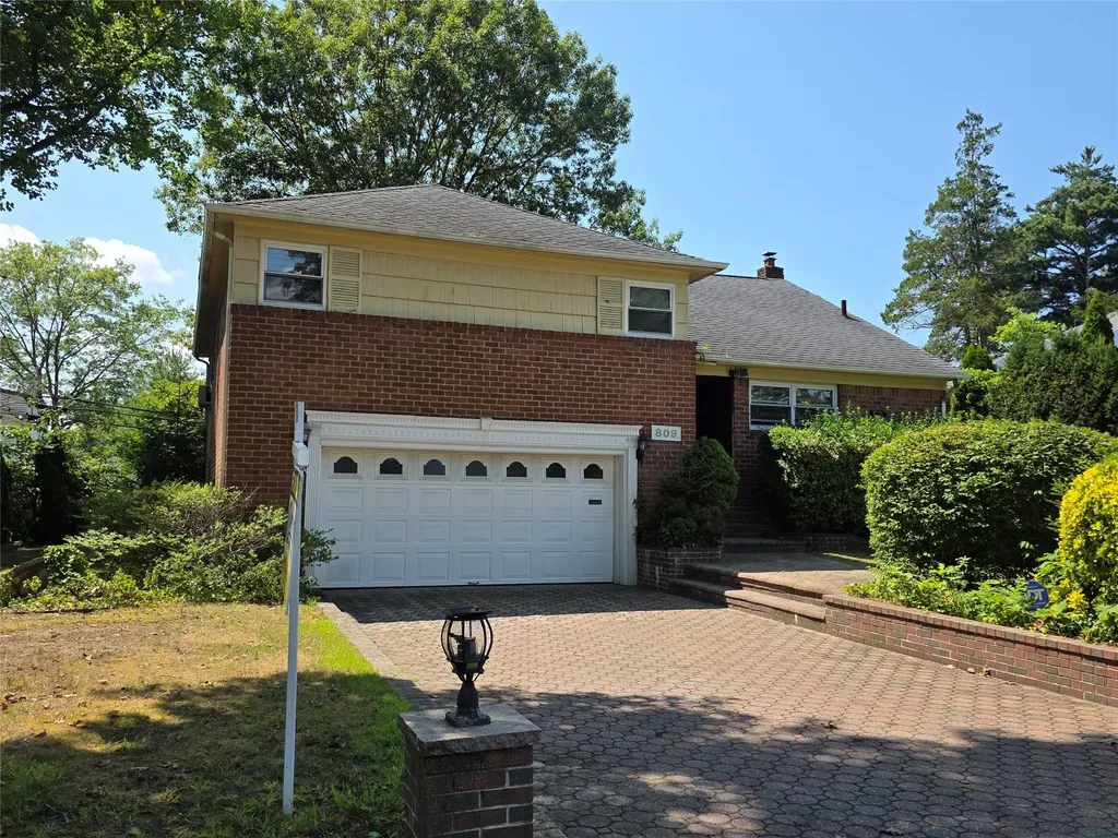 809 Eastfield Road Westbury NY 11590