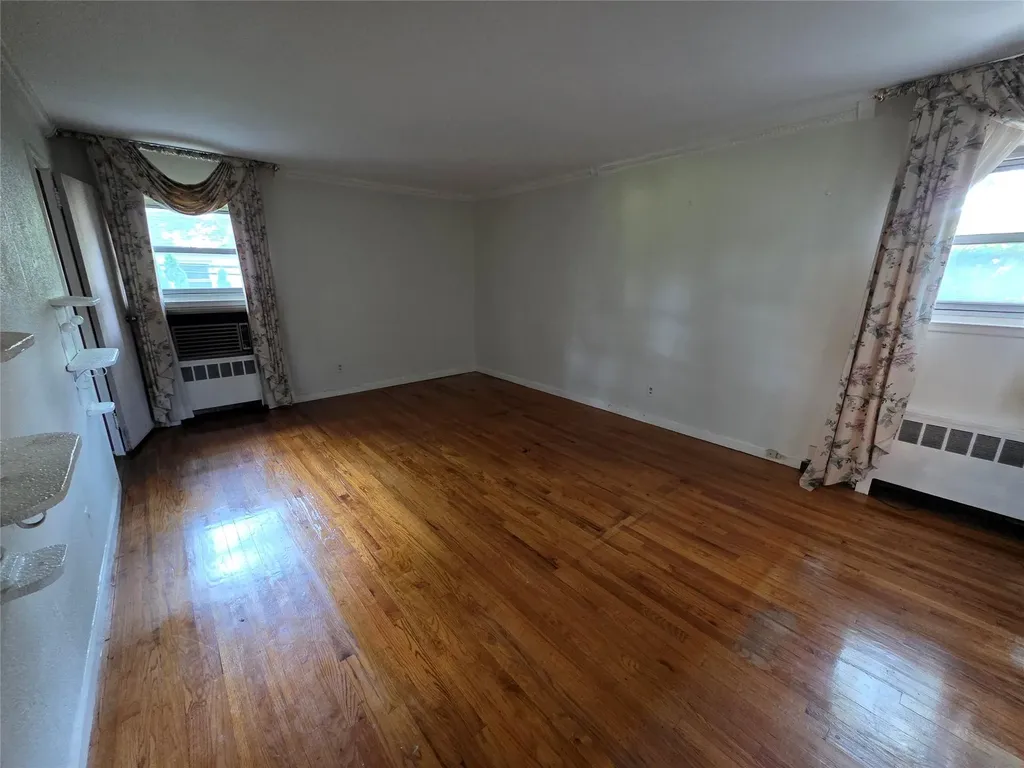 809 Eastfield Road Westbury NY 11590
