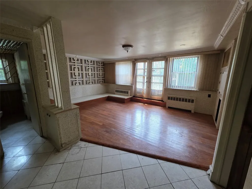 809 Eastfield Road Westbury NY 11590