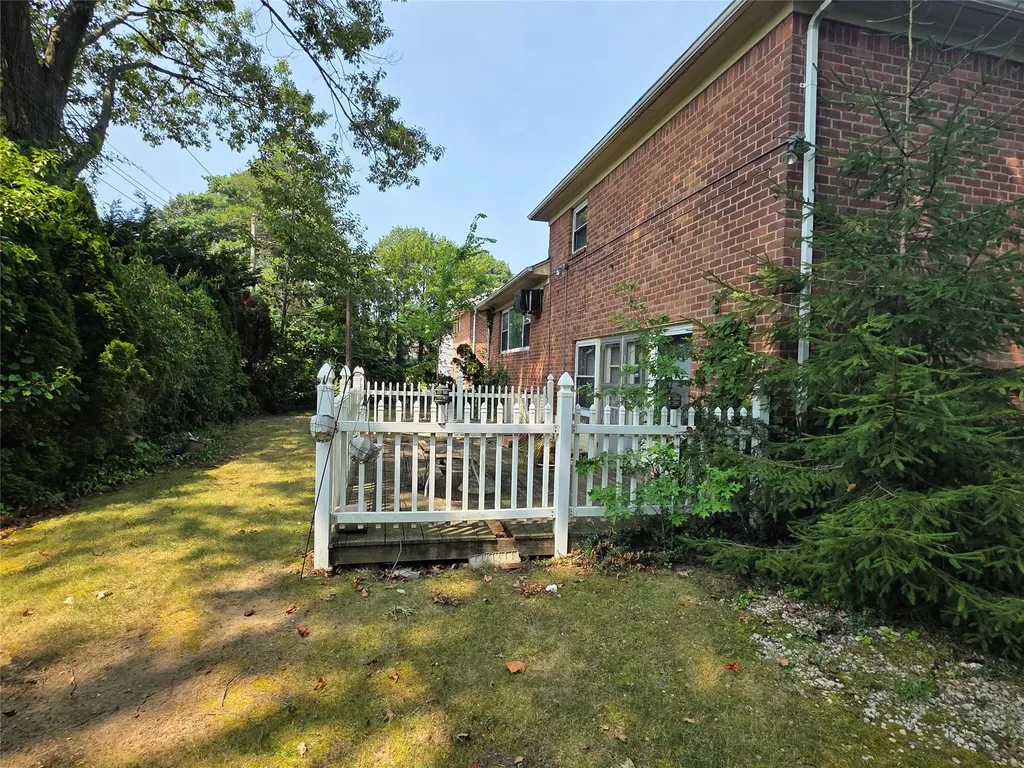 809 Eastfield Road Westbury NY 11590