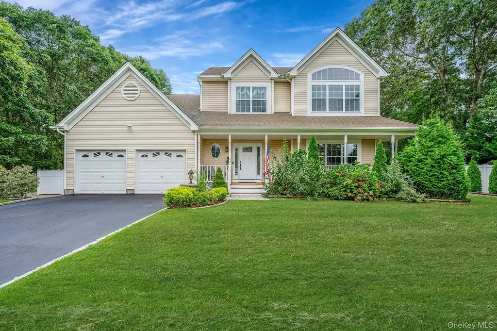 4 Dixon Street Yaphank NY 11980