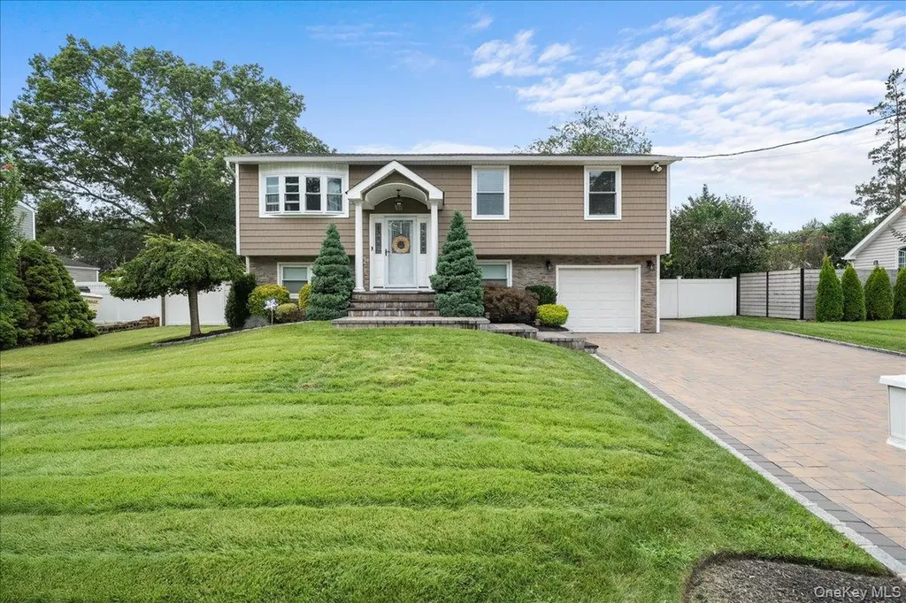 22 Fiesta Drive Centereach NY 11720