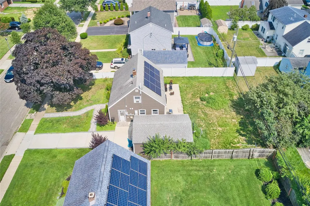 14 Glade Lane Levittown NY 11756