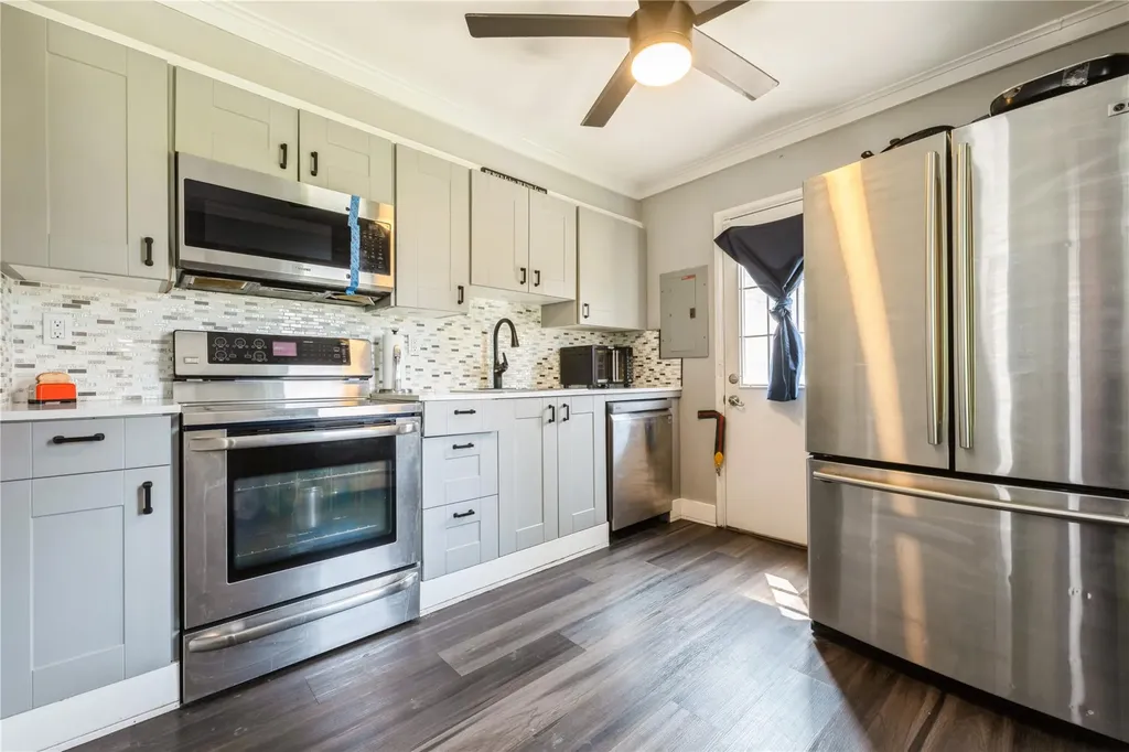 14 Glade Lane Levittown NY 11756