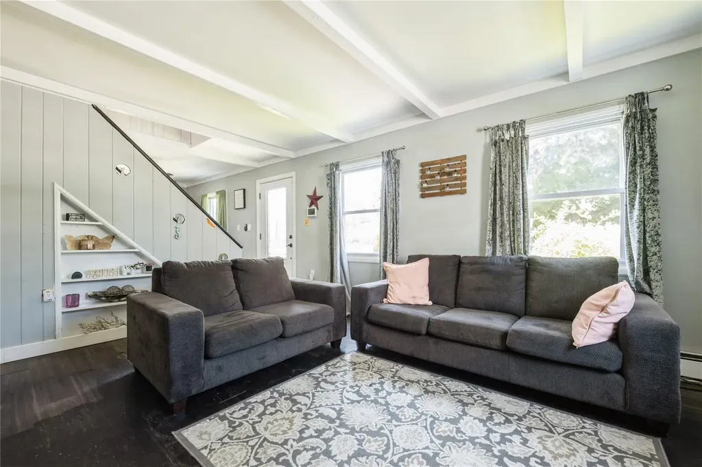14 Glade Lane Levittown NY 11756