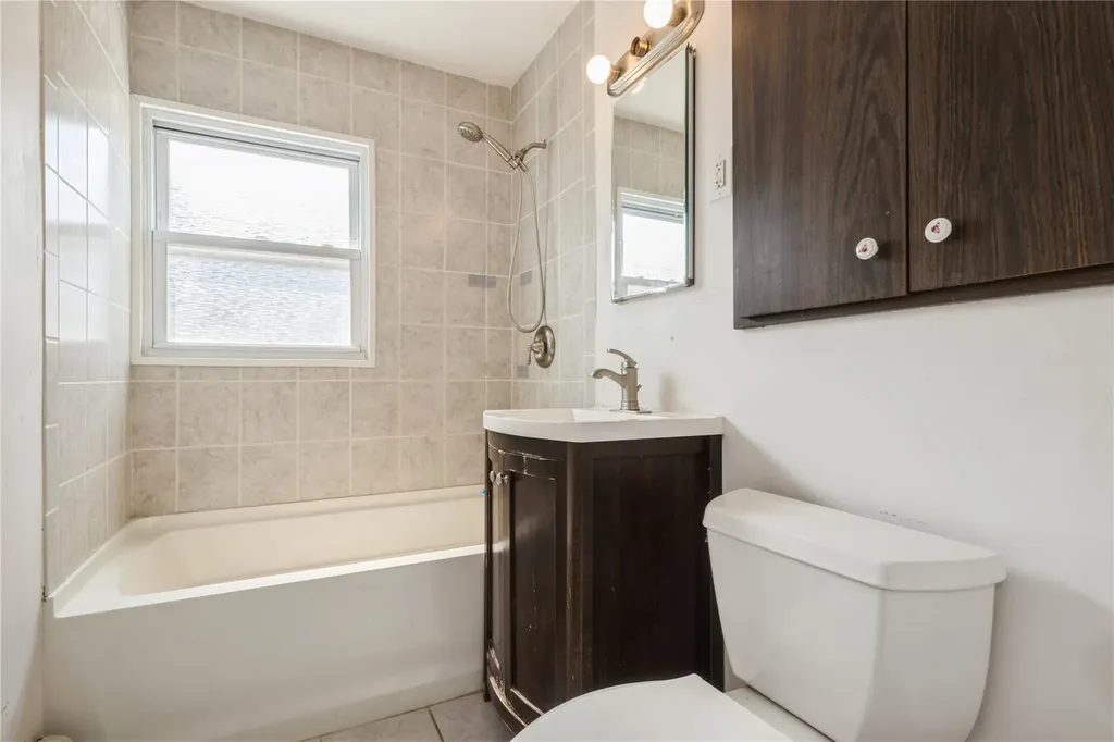 14 Glade Lane Levittown NY 11756