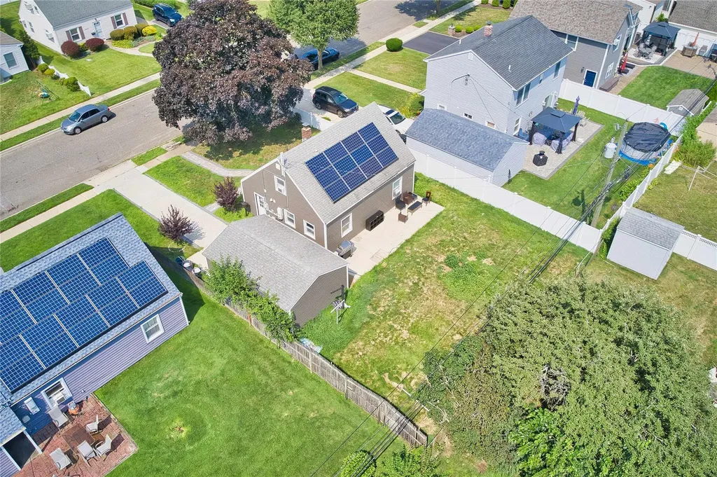 14 Glade Lane Levittown NY 11756