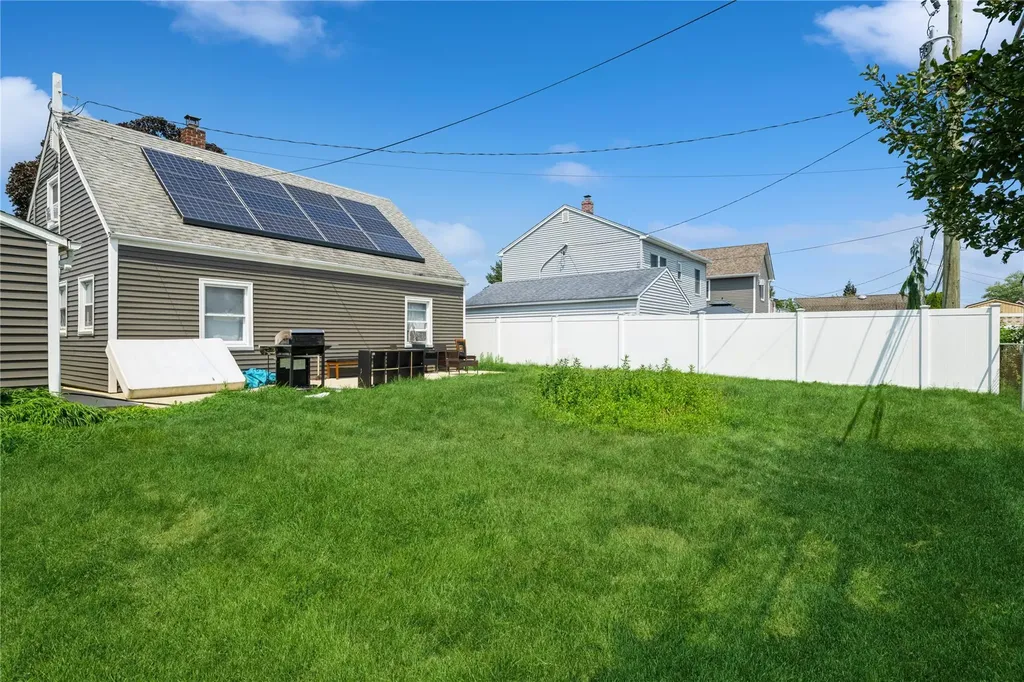 14 Glade Lane Levittown NY 11756