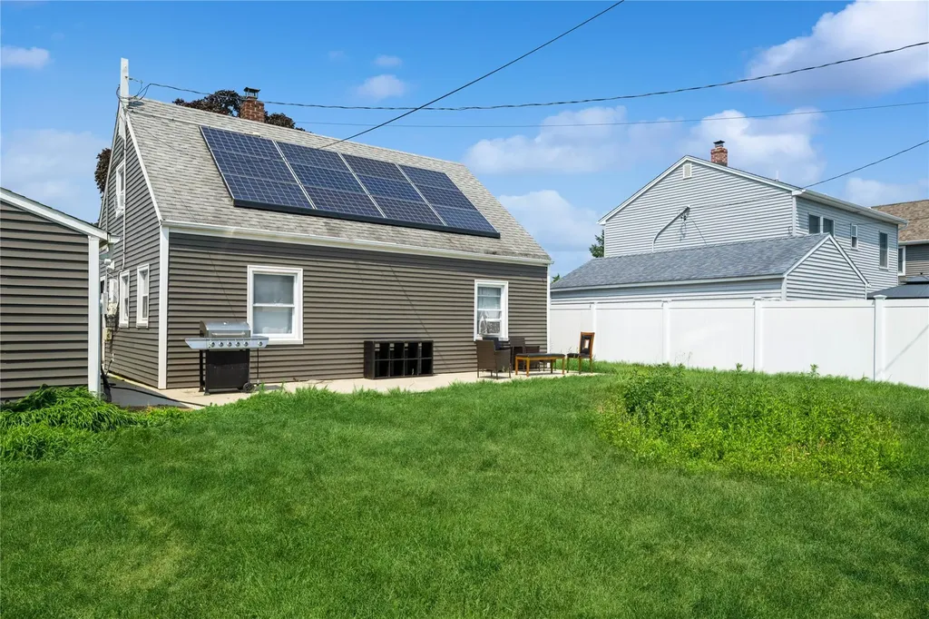14 Glade Lane Levittown NY 11756