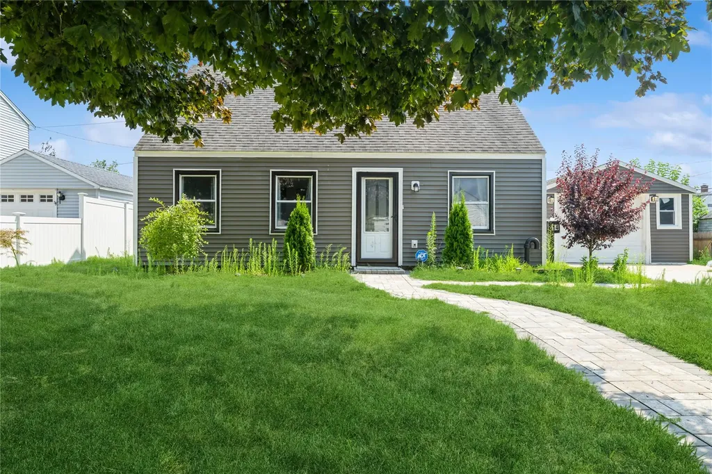 14 Glade Lane Levittown NY 11756