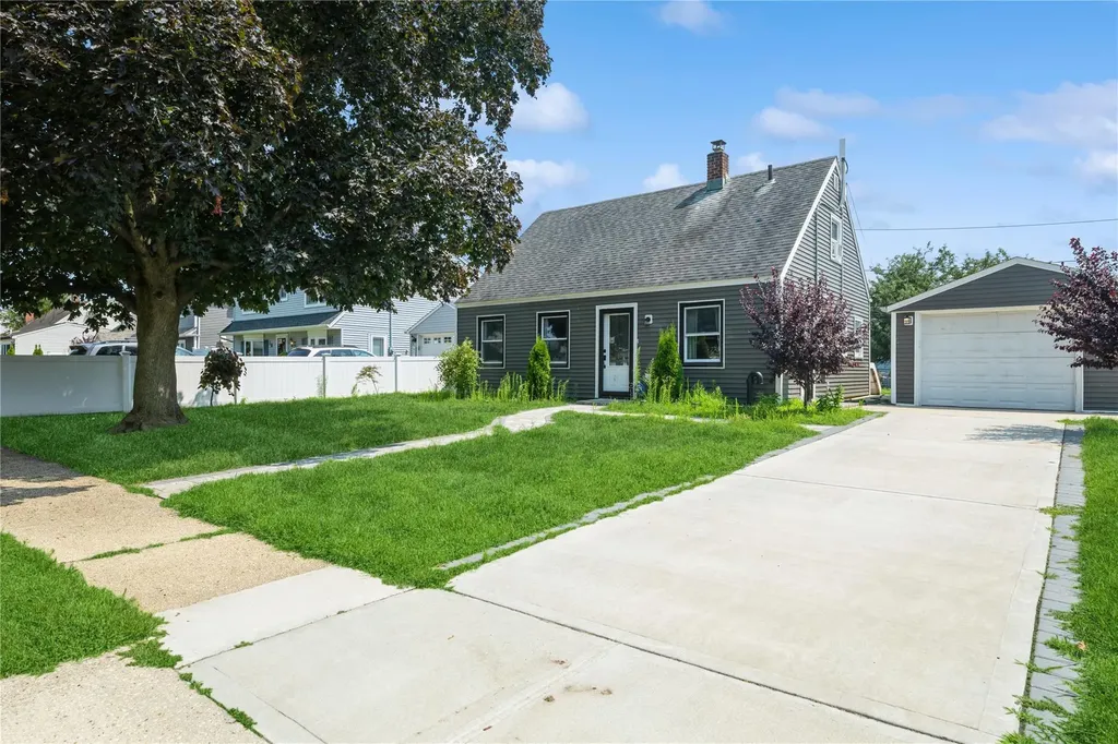 14 Glade Lane Levittown NY 11756