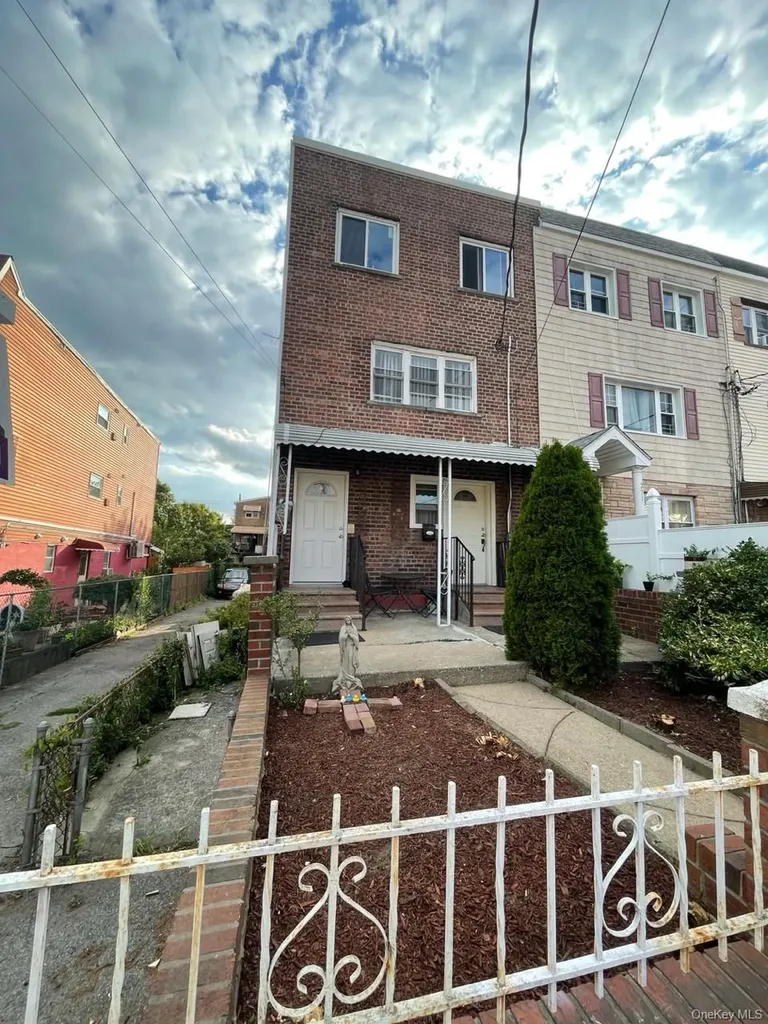 269 Balcom Avenue Bronx NY 10465