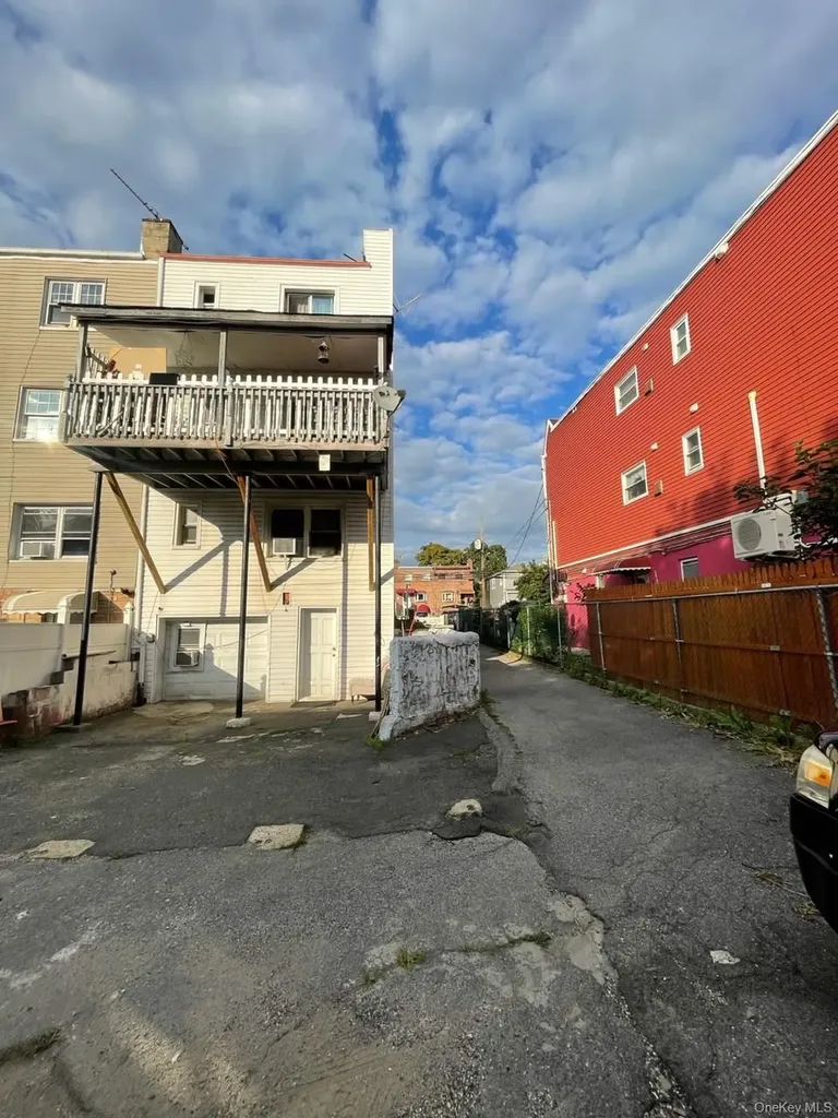 269 Balcom Avenue Bronx NY 10465