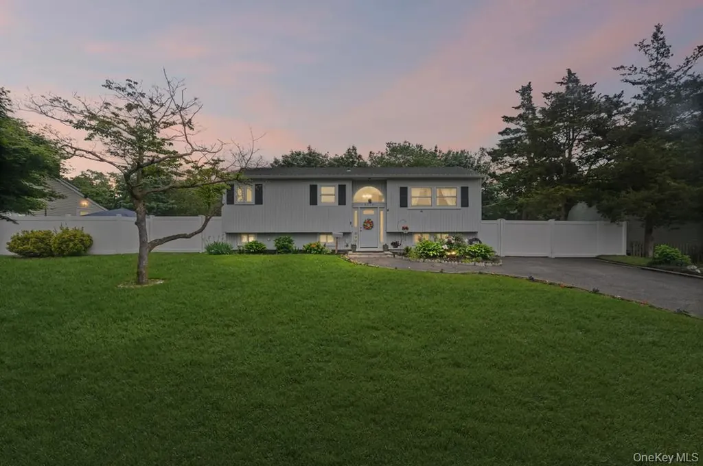 3115 Heather Avenue Medford NY 11763
