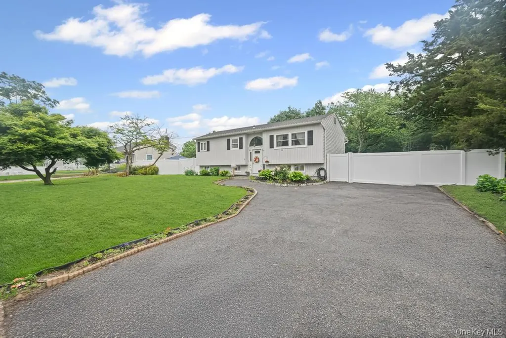 3115 Heather Avenue Medford NY 11763